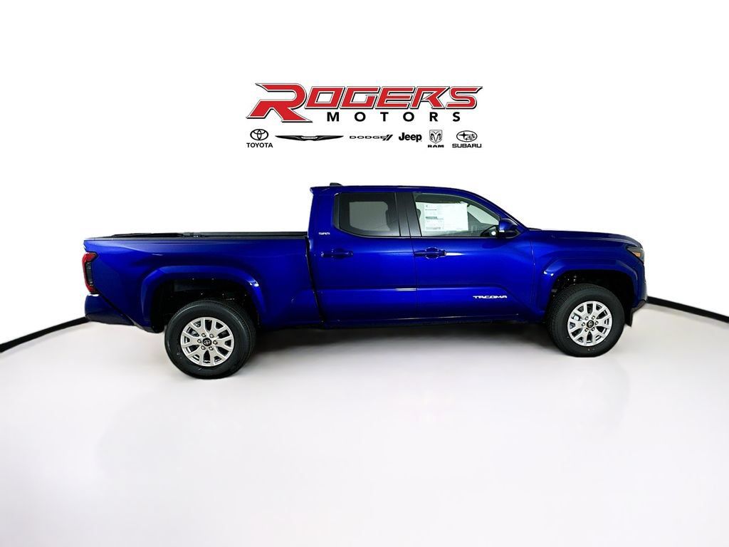 Certified 2025 Toyota Tacoma SR5 AWD/4WD image 9