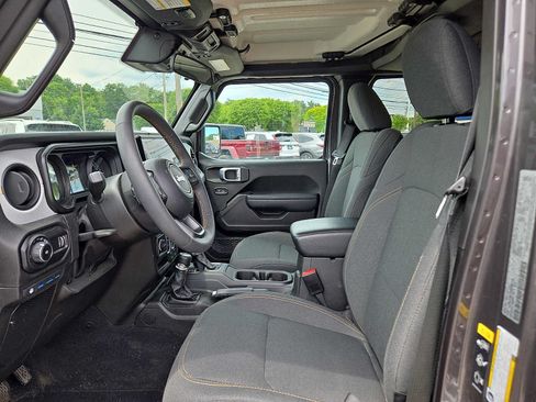 Used 2024 Jeep Wrangler Unlimited w/ Convenience Group AWD/4WD image 14