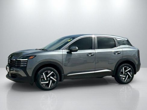 Used 2025 Nissan Kicks SV w/ Charging Package FWD image 8