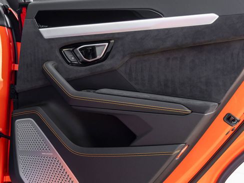 Used 2024 Lamborghini Urus S image 44