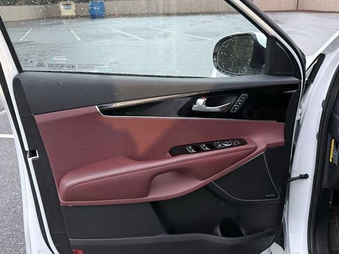 Used 2018 Kia Sorento SX image 16