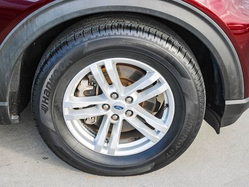 Used 2022 Ford Explorer XLT image 11