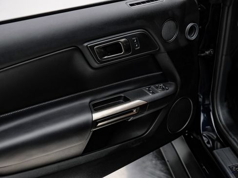 Used 2021 Ford Mustang Shelby GT500 w/ Carbon Fiber Track Pack image 84