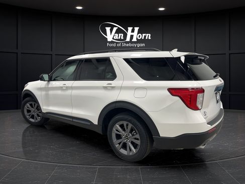 Used 2023 Ford Explorer XLT w/ Equipment Group 202A AWD/4WD image 5