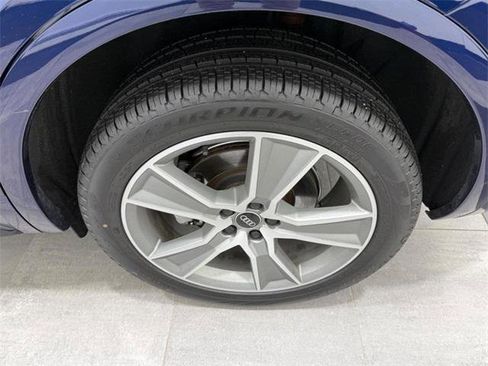 Certified 2025 Audi Q5 2.0T Premium w/ Convenience Plus Package image 5