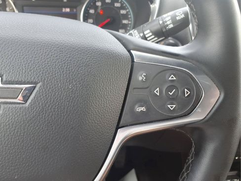 Used 2023 Chevrolet Traverse LT FWD image 23