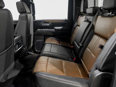 Used 2024 Chevrolet Silverado 2500 High Country w/ High Country Premium Package image 39