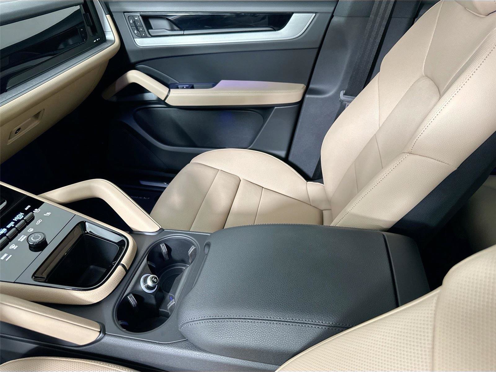 Certified 2026 Porsche Cayenne AWD/4WD image 29
