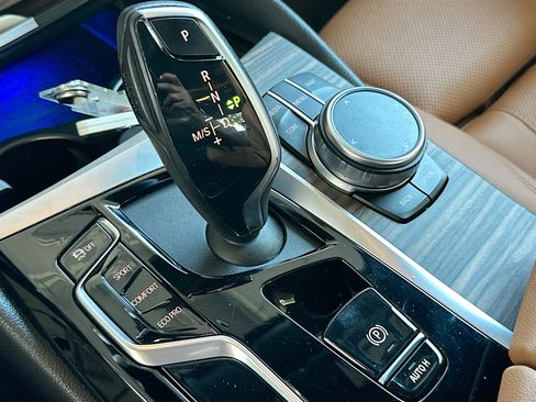 Used 2023 BMW 530i w/ Premium Package image 17