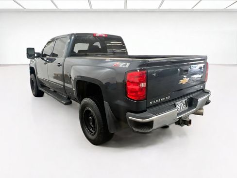 Used 2018 Chevrolet Silverado 2500 LT w/ LT Convenience Package AWD/4WD image 6