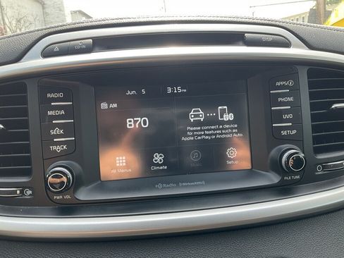 Used 2017 Kia Sorento AWD w/ LX Convenience Package image 19