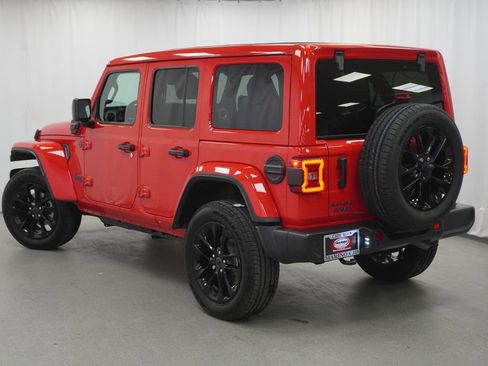 Certified 2025 Jeep Wrangler Unlimited Sahara w/ Safety Group AWD/4WD image 13