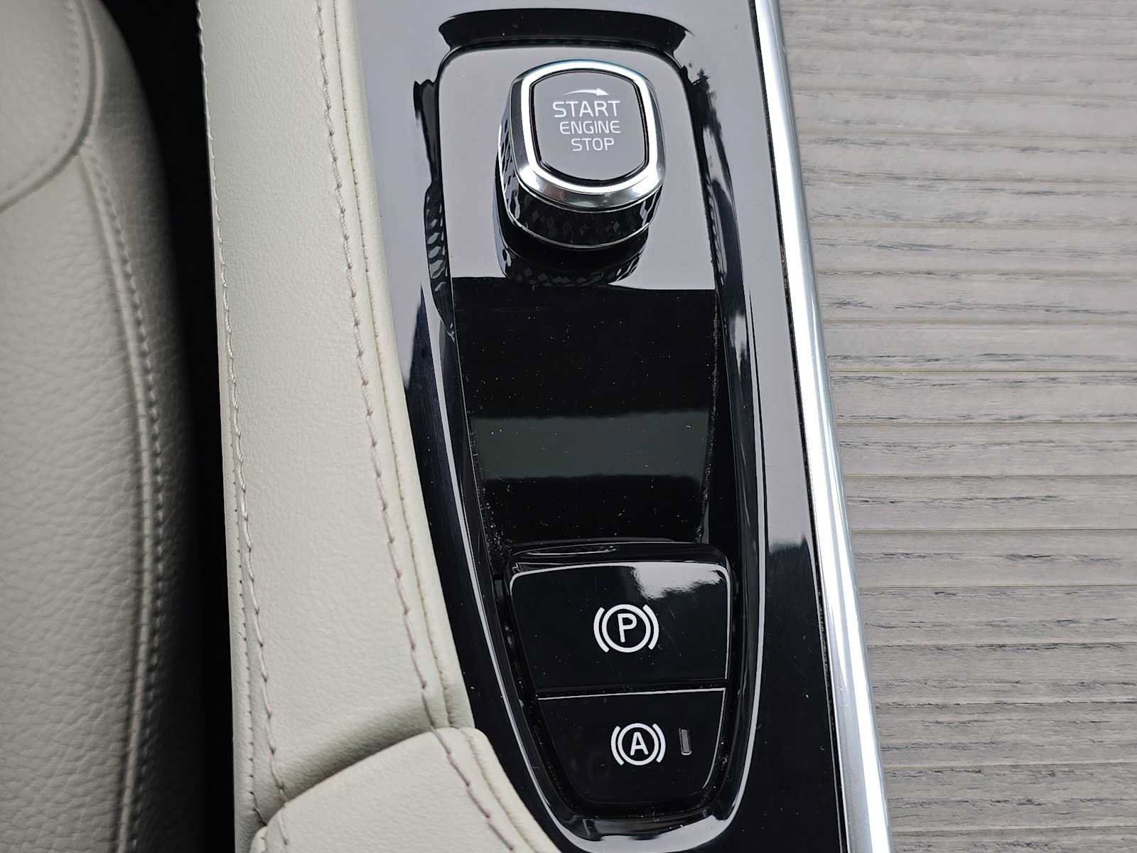 Certified 2023 Volvo XC90 B6 Plus w/ Protection Package Premier AWD/4WD image 33