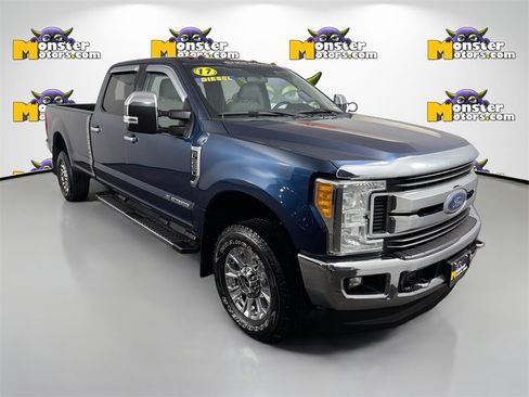 Used 2017 Ford F250 XLT w/ XLT Premium Package image 3