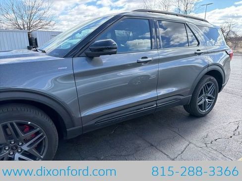 Used 2025 Ford Explorer ST-Line w/ ST-Line Street Pack image 2