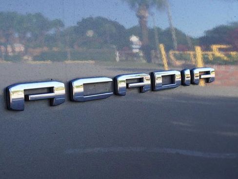 Used 2023 GMC Acadia SLE image 52