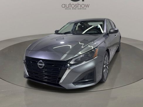 Used 2024 Nissan Altima 2.5 SV image 3