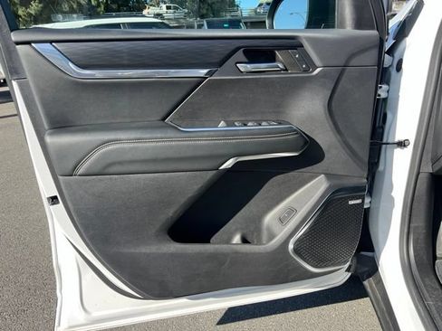 Used 2024 GMC Acadia Elevation AWD/4WD image 19