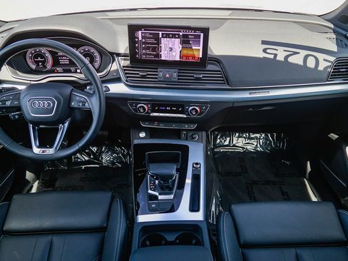 Certified 2025 Audi Q5 2.0T Premium Plus w/ Premium Plus Package AWD/4WD image 13