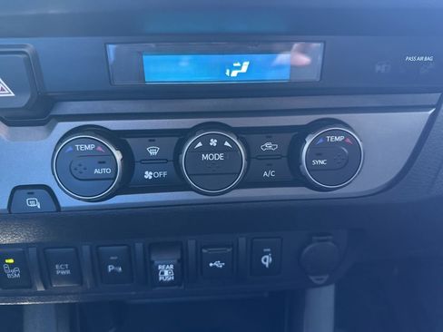 Used 2021 Toyota Tacoma TRD Sport w/ Technology Package RWD image 20