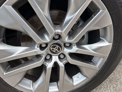 Used 2022 Toyota RAV4 Limited FWD image 4