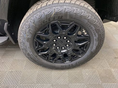 New 2025 GMC Hummer EV 2X image 4