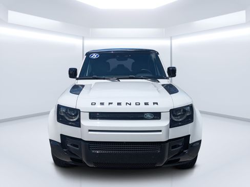 Used 2025 Land Rover Defender 110 X-Dynamic SE AWD/4WD image 8