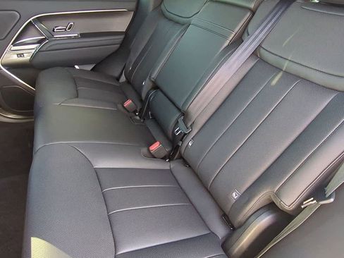 New 2025 Land Rover Range Rover SE image 19