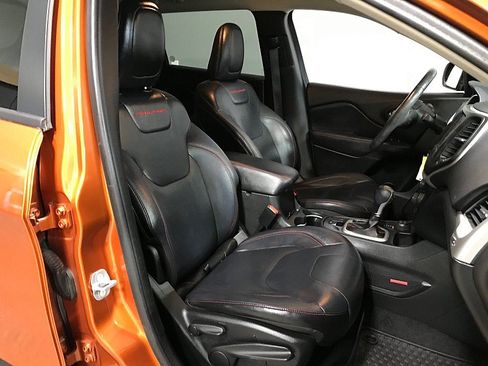 Used 2014 Jeep Cherokee Trailhawk w/ Leather Interior Group AWD/4WD image 14