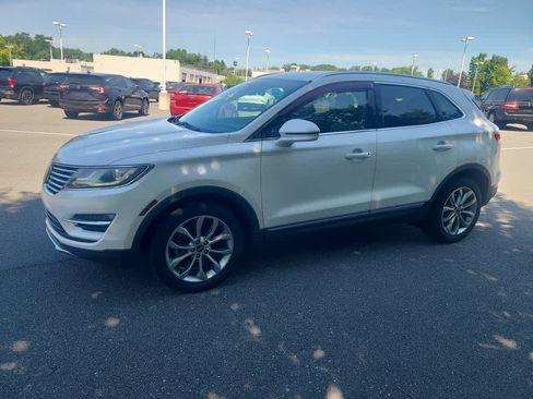 Used 2018 Lincoln MKC Select w/ Select Plus Package FWD image 2