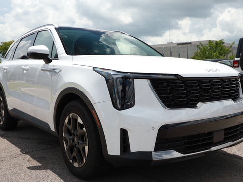 Used 2025 Kia Sorento S w/ Panoramic Sunroof Package FWD image 6