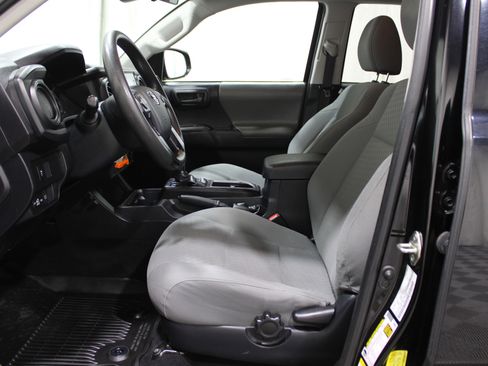 Used 2020 Toyota Tacoma SR image 3