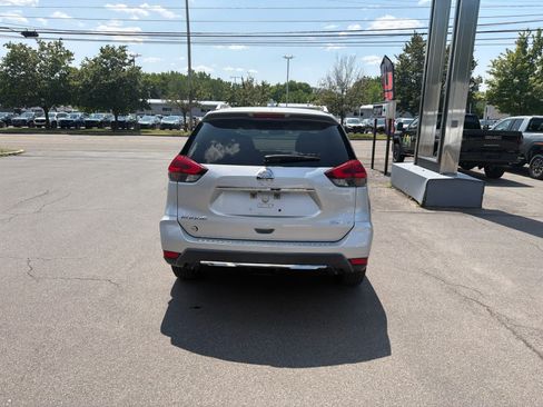 Used 2018 Nissan Rogue SV w/ Premium Package AWD/4WD image 10