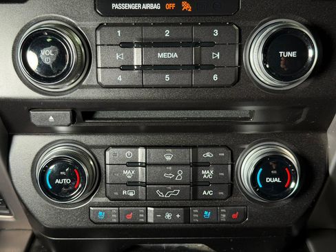 Used 2018 Ford F150 Platinum w/ Equipment Group 701A Luxury AWD/4WD image 32