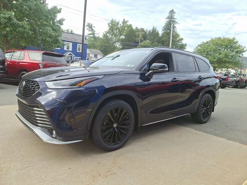 Used 2023 Toyota Highlander XSE image 3