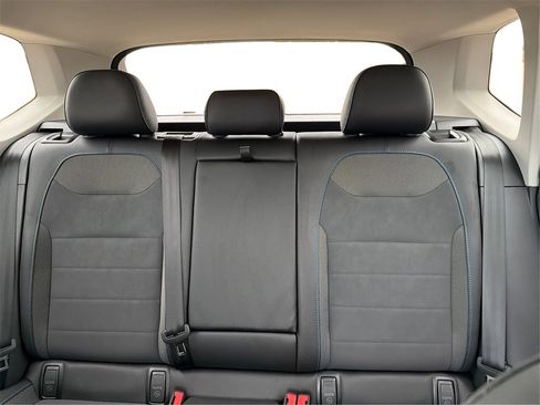 Used 2024 Volkswagen Taos SE image 16