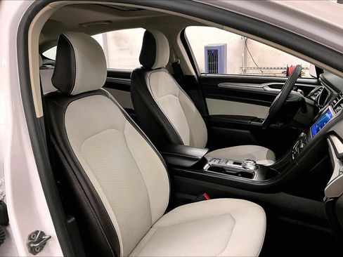 Used 2020 Ford Fusion SE w/ Equipment Group 151A image 7