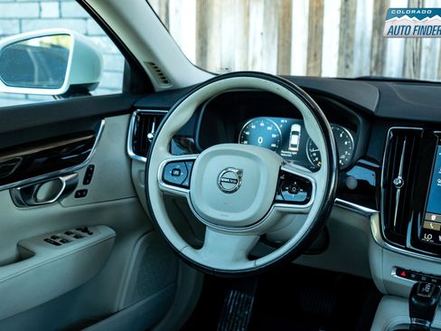 Used 2018 Volvo S90 T5 Momentum w/ Convenience Package image 18