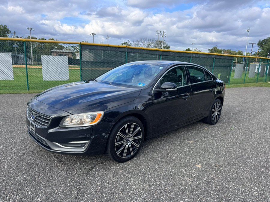 Used 2017 Volvo S60 T5 Inscription FWD image 2