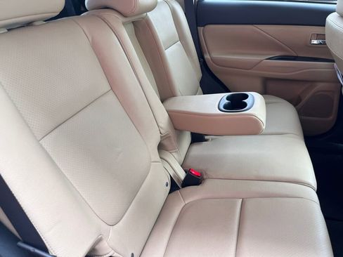 Used 2014 Mitsubishi Outlander GT image 29