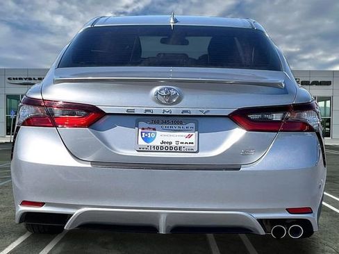 Used 2024 Toyota Camry SE image 3