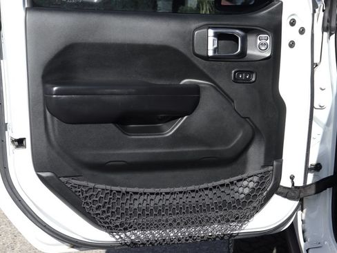 Used 2018 Jeep Wrangler Unlimited Sport AWD/4WD image 17