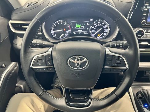 Used 2020 Toyota Highlander XLE image 40