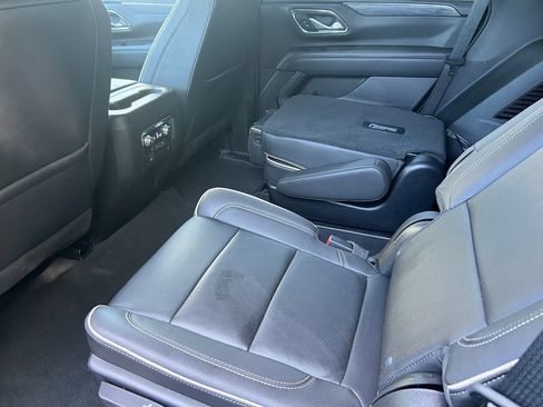Used 2023 GMC Yukon SLT AWD/4WD image 13