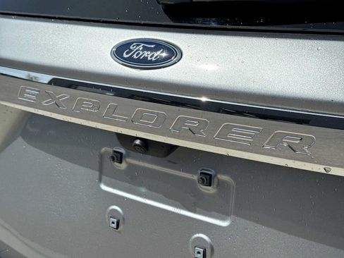 Certified 2023 Ford Explorer XLT w/ Equipment Group 202A AWD/4WD image 11
