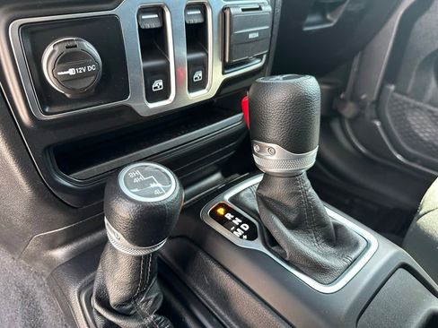 Used 2020 Jeep Wrangler Sport AWD/4WD image 22