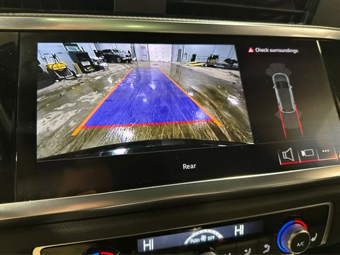 Used 2025 Audi Q3 2.0T Premium image 31