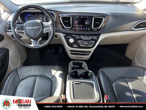 Used 2018 Chrysler Pacifica Touring-L Plus w/ Tire & Wheel Group FWD image 14