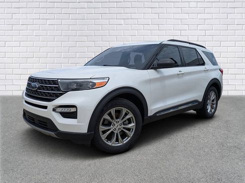 Used 2023 Ford Explorer XLT w/ Equipment Group 202A RWD image 1