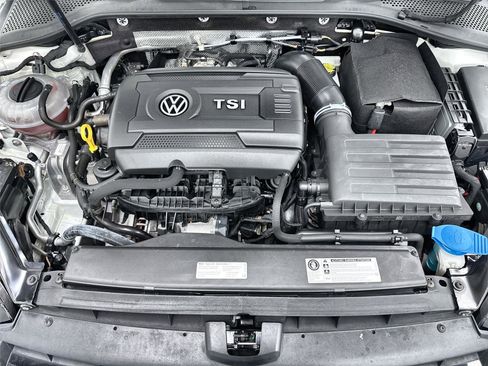Used 2016 Volkswagen Golf SE image 11